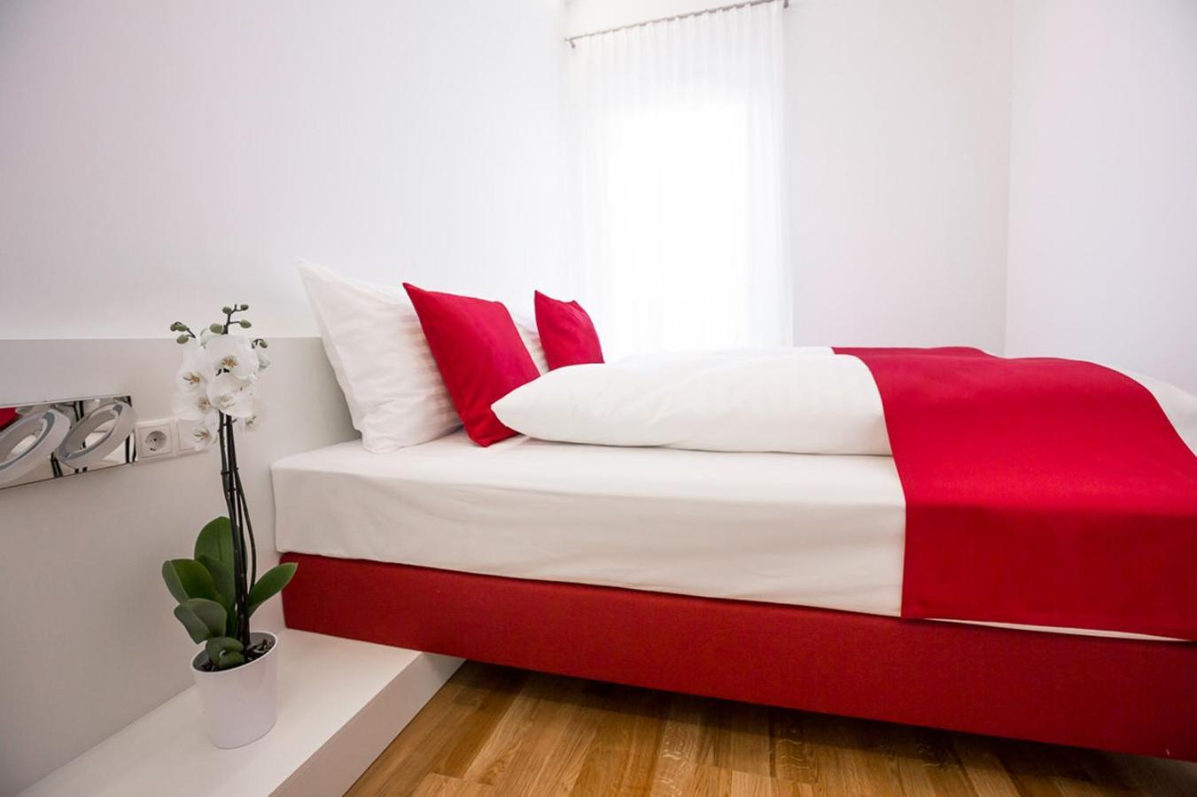 sHome Hotel Graz Esterno foto