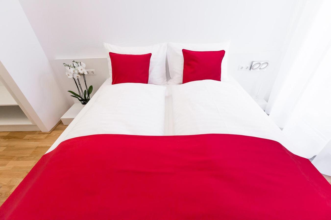 sHome Hotel Graz Esterno foto